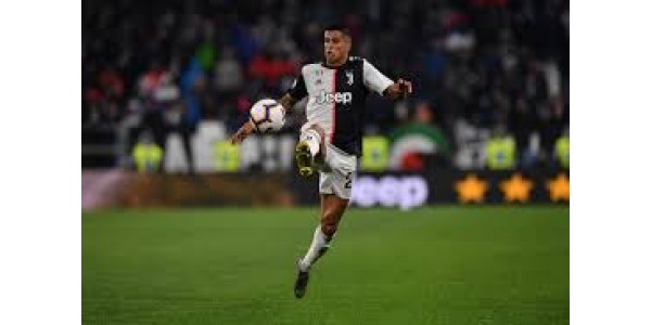 Manchester City assina JuventusCancelo